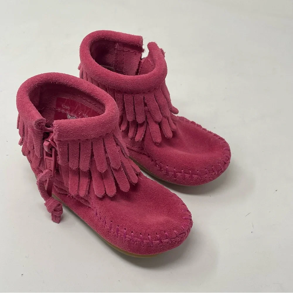Minnetonka Fringe Leather Pink Booties Size 2